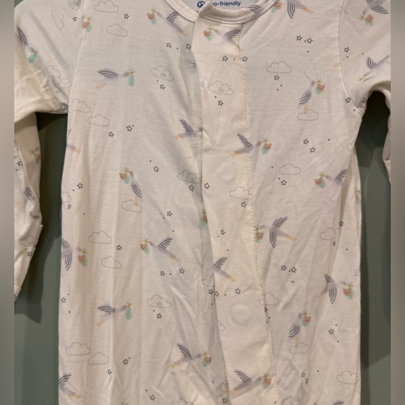 MAGNETIC ME beary special delivery footed sleeper; magnetic baby pajamas - Picture 4 of 14